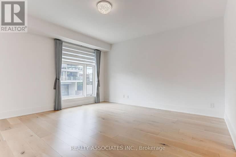 TH3 - 270 Davenport Road — photo 23 of 40