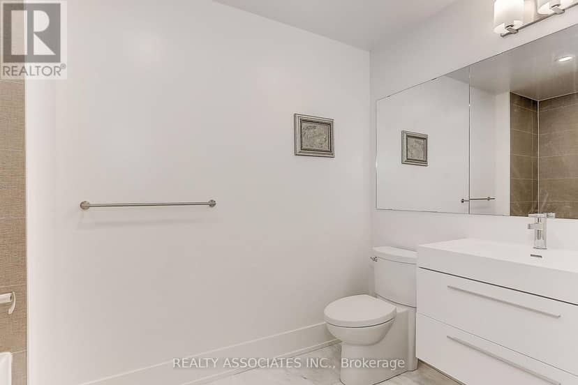 TH3 - 270 Davenport Road — photo 38 of 40