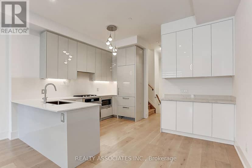 TH3 - 270 Davenport Road — photo 8 of 40