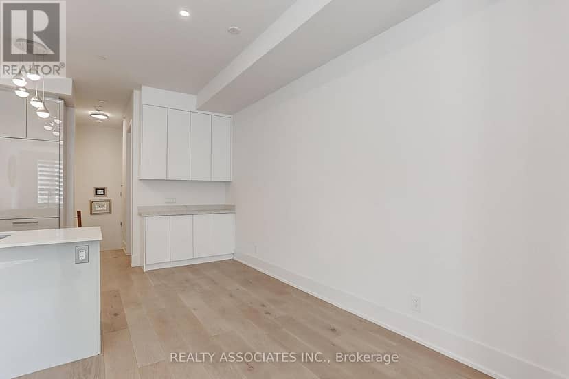 TH3 - 270 Davenport Road — photo 9 of 40