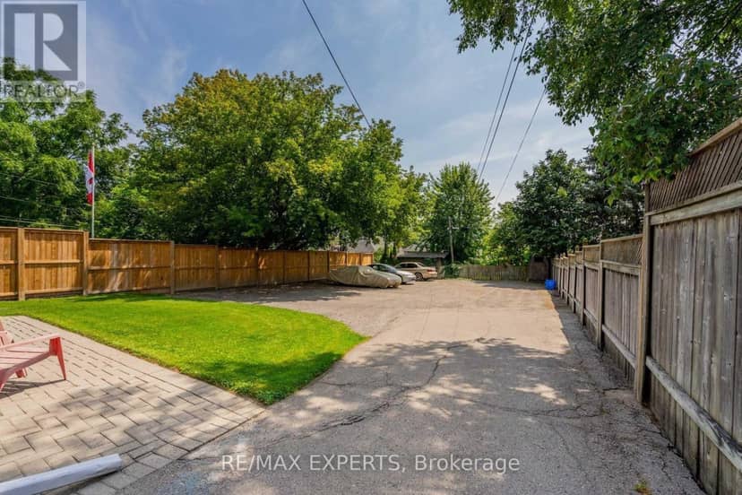 393 King Street E — photo 12 of 19