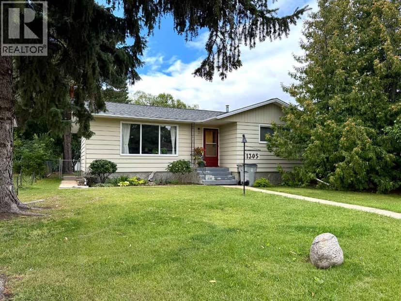 1305 5 Avenue, Wainwright