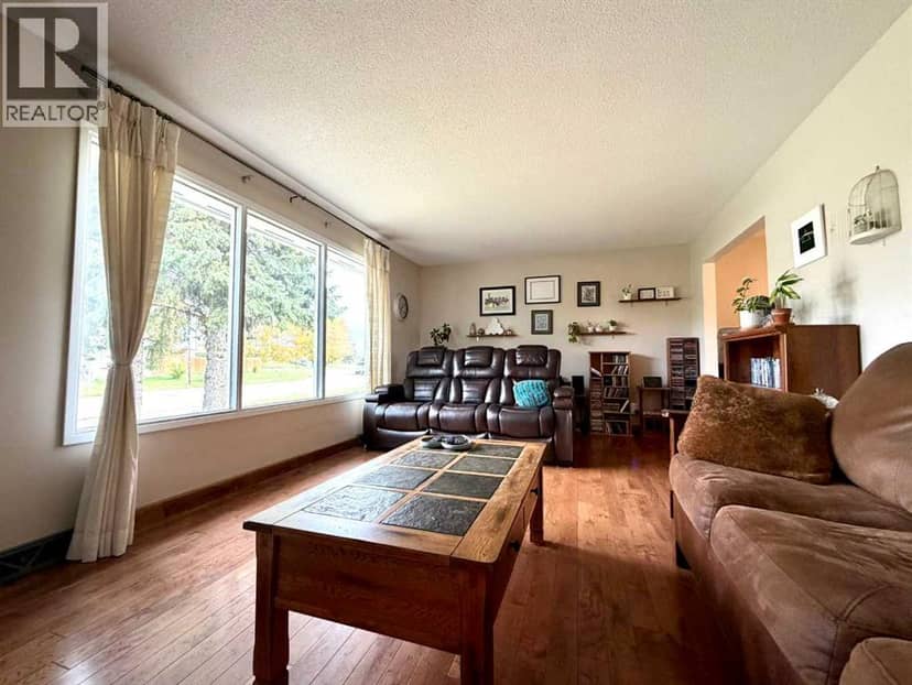 1305 5 Avenue, Wainwright, photo 2