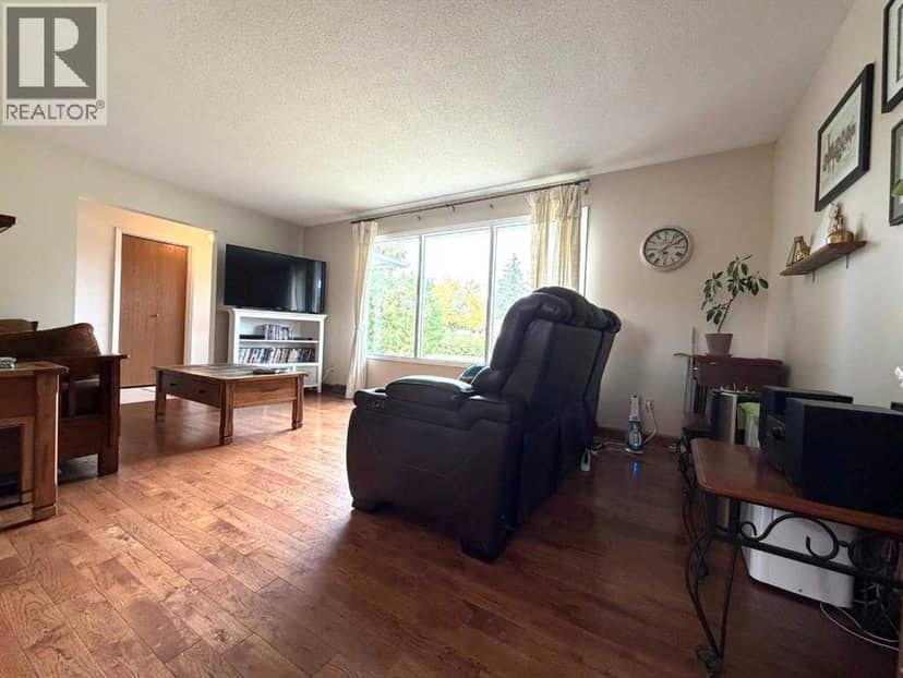 1305 5 Avenue, Wainwright, photo 3
