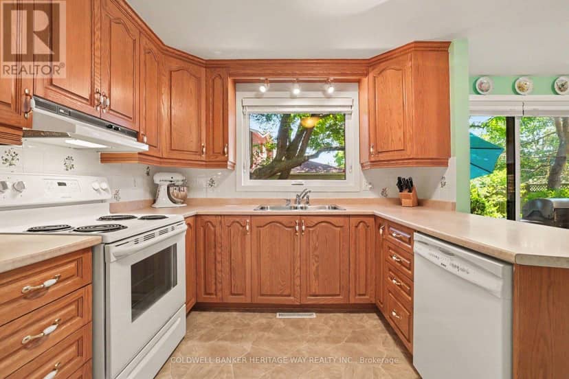 45 Shadetree Crescent — photo 17 of 39