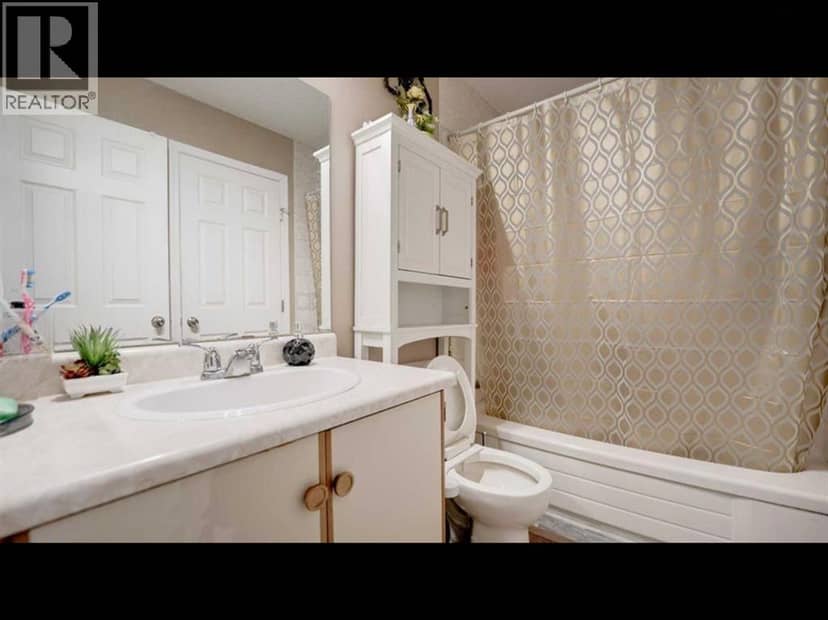95 Castlegreen Close NE — photo 9 of 14