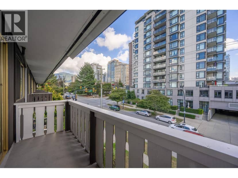 302 1345 CHESTERFIELD AVENUE, North Vancouver, photo 8
