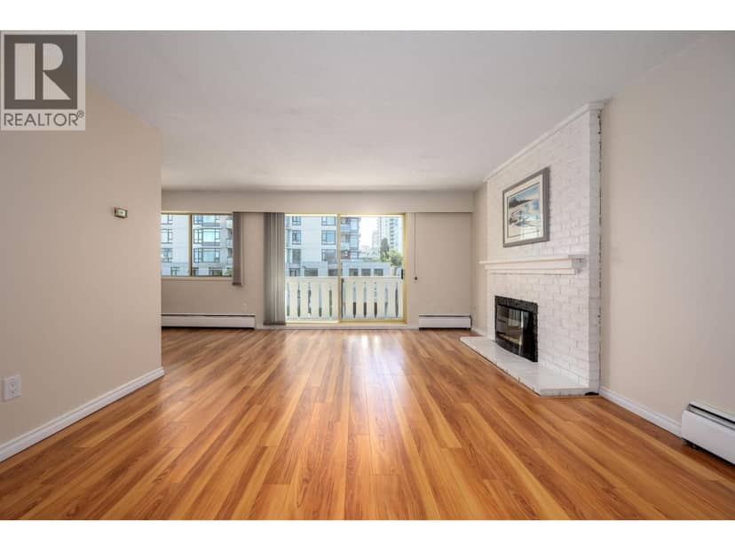 302 1345 CHESTERFIELD AVENUE, North Vancouver, photo 3