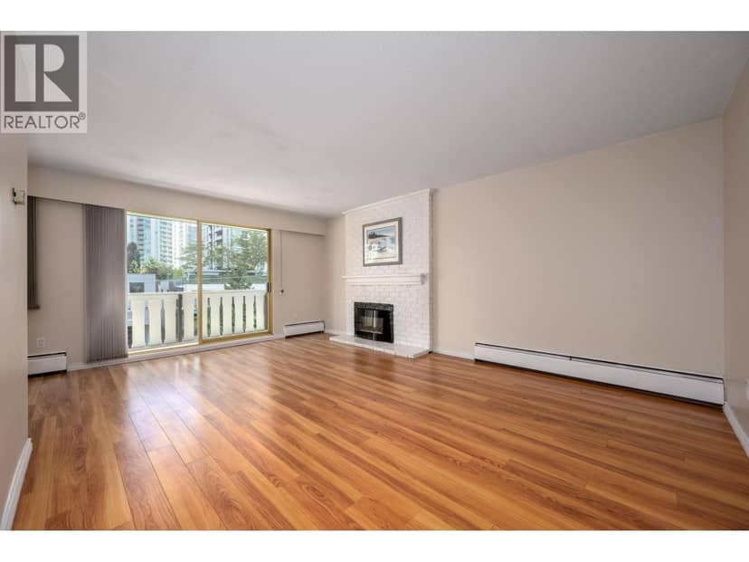 302 1345 CHESTERFIELD AVENUE, North Vancouver, photo 2