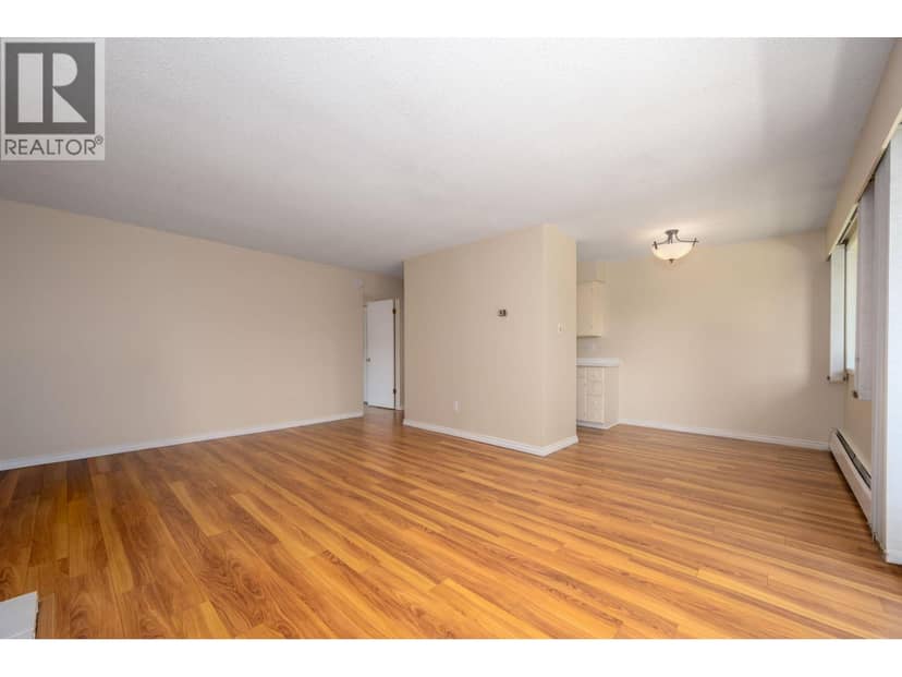 302 1345 CHESTERFIELD AVENUE, North Vancouver, photo 6