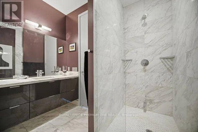 1903 - 111 St Clair Avenue W — photo 23 of 40