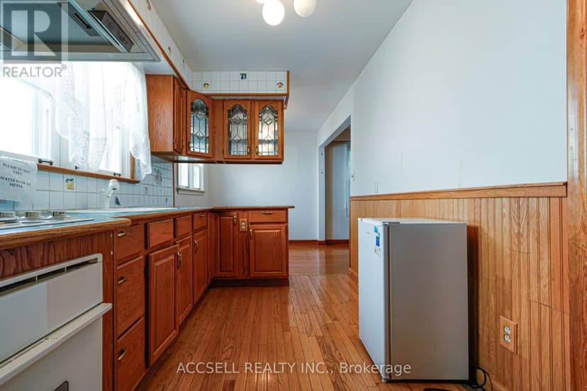1358 Sedgewick Crescent — photo 9 of 31