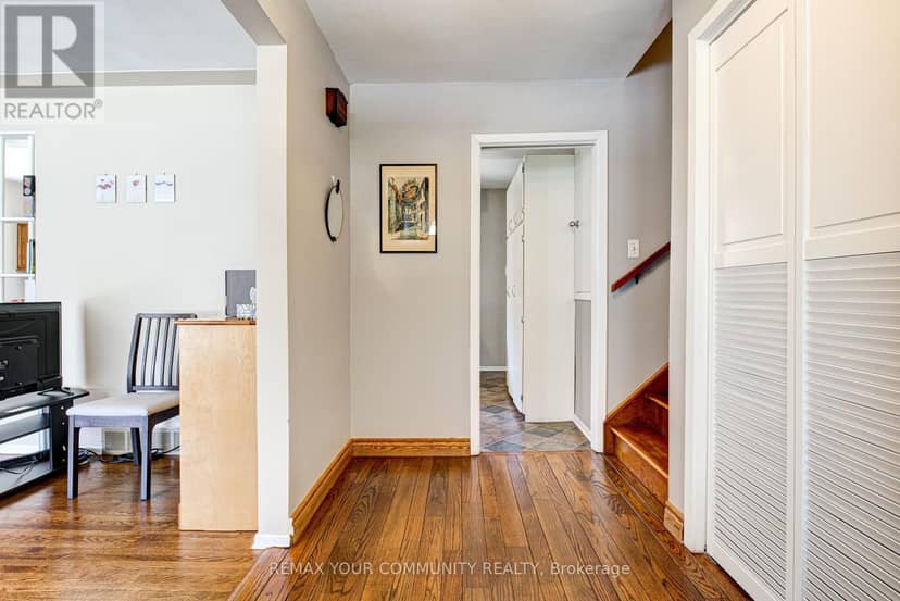 557 Glen Manor Boulevard — photo 5 of 32