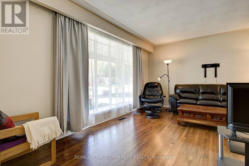 557 Glen Manor Boulevard — photo 6 of 32
