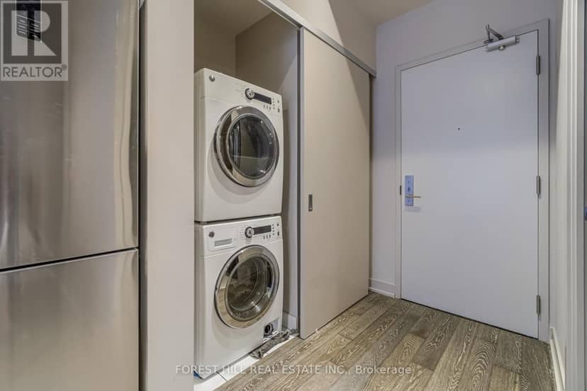 205 - 39 Brant Street — photo 24 of 26