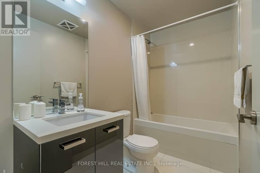 205 - 39 Brant Street — photo 22 of 26