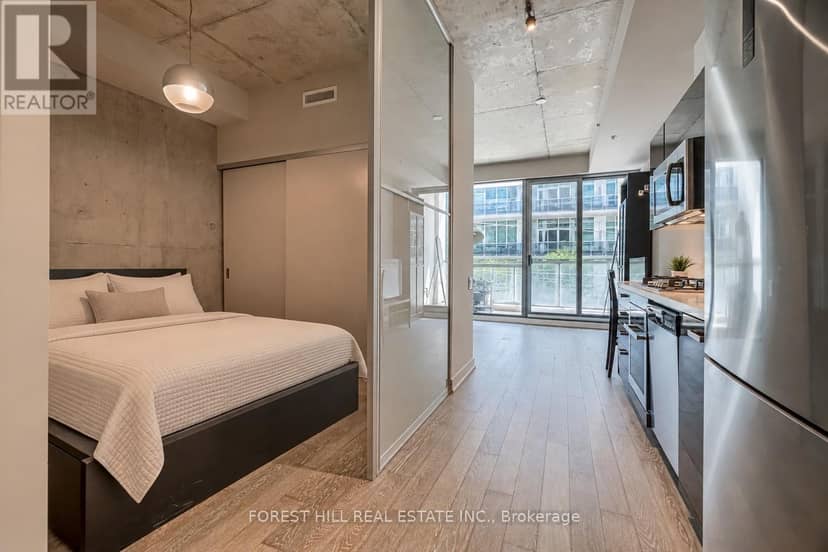 205 - 39 Brant Street — photo 10 of 26