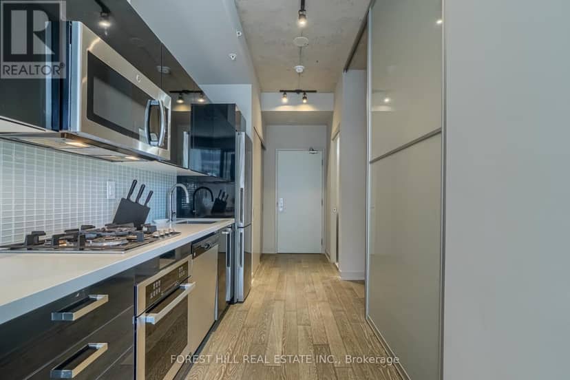 205 - 39 Brant Street — photo 21 of 26