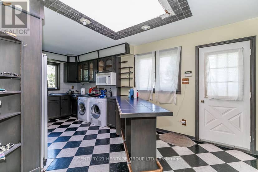 3515 Sideroad 10 — photo 11 of 40