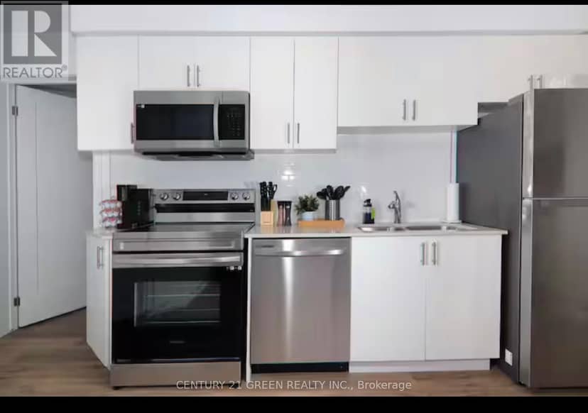 815 - 4263 Fourth Avenue — photo 3 of 4