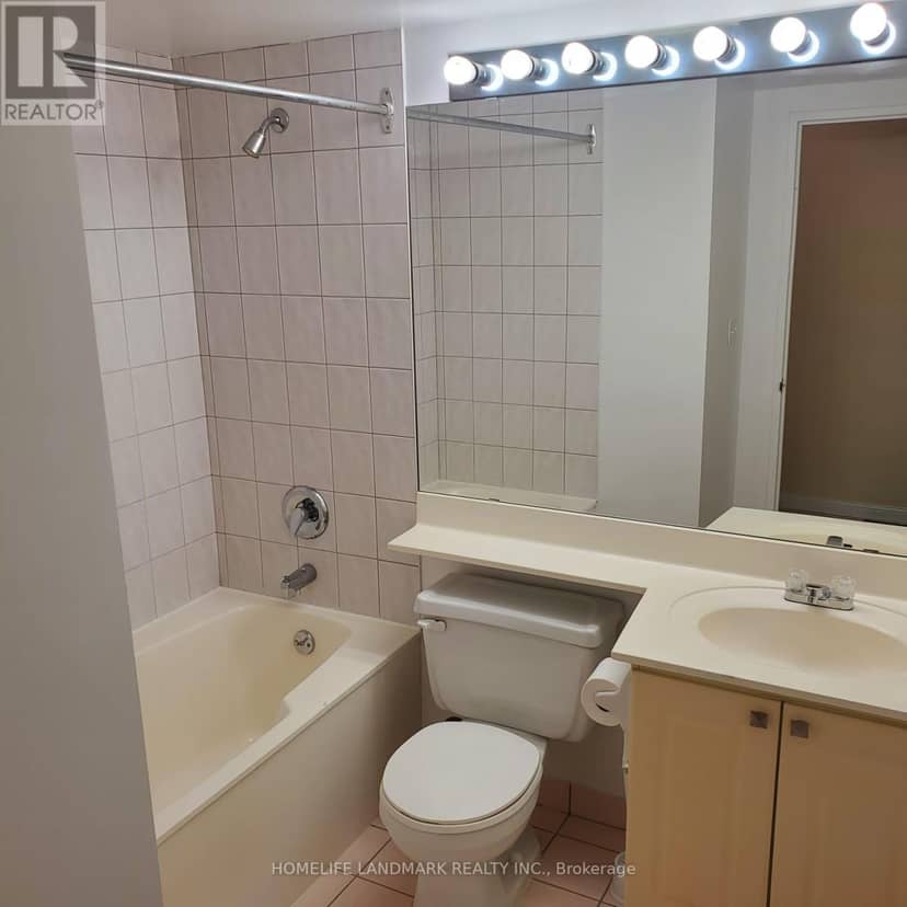 1115 - 8 Lee Centre Drive — photo 4 of 9