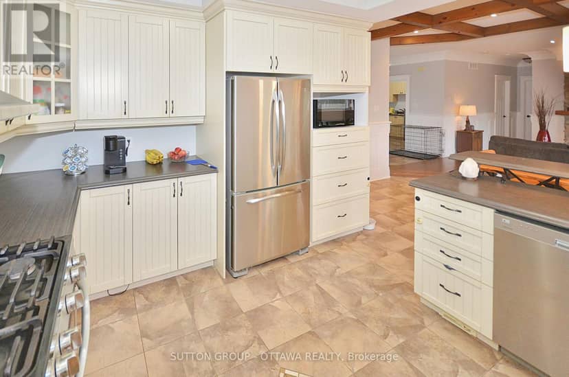 588 Russell Road — photo 7 of 26