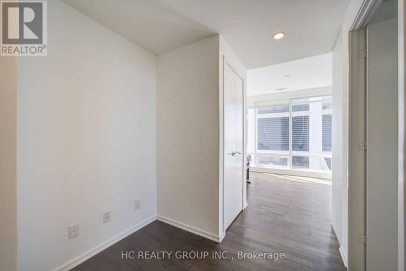 6209 - 1 Bloor Street E — photo 4 of 32