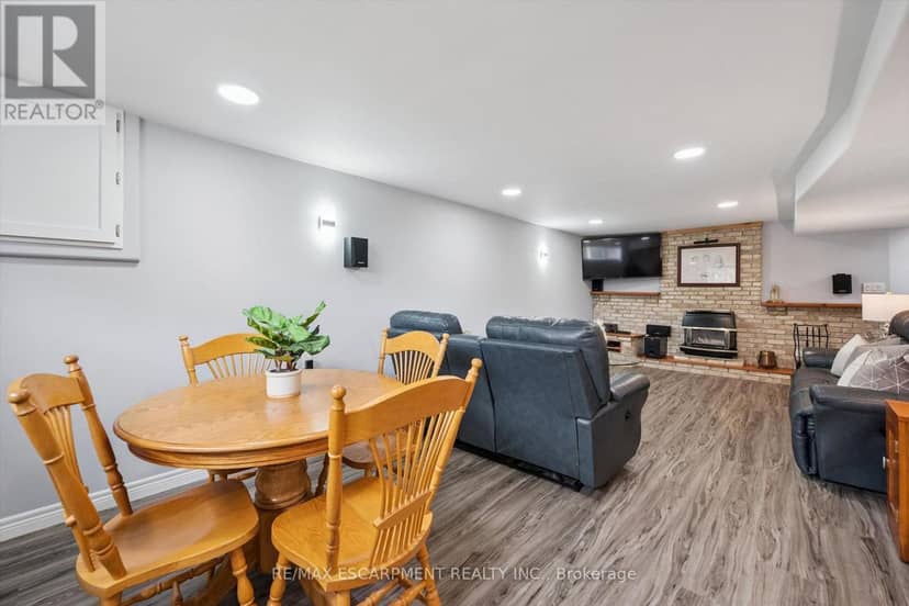 136 Woodlawn Avenue — photo 18 of 31