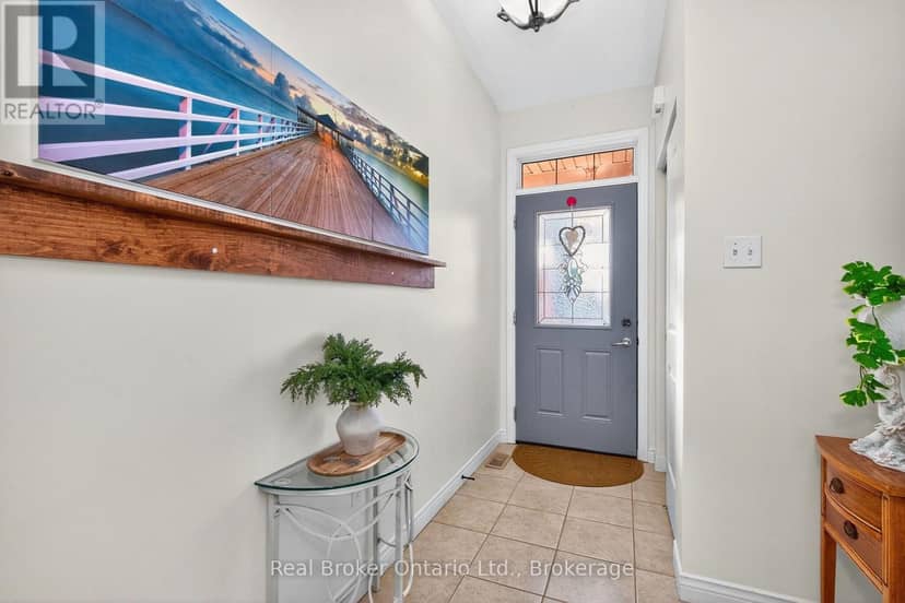 438 Shewfelt Crescent — photo 13 of 40