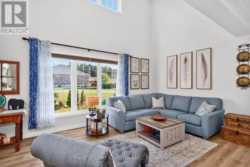 438 Shewfelt Crescent — photo 14 of 40