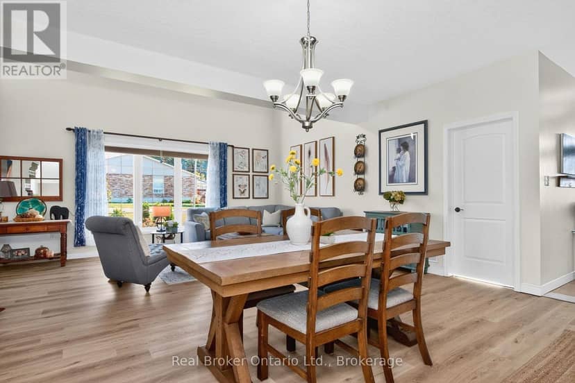 438 Shewfelt Crescent — photo 17 of 40