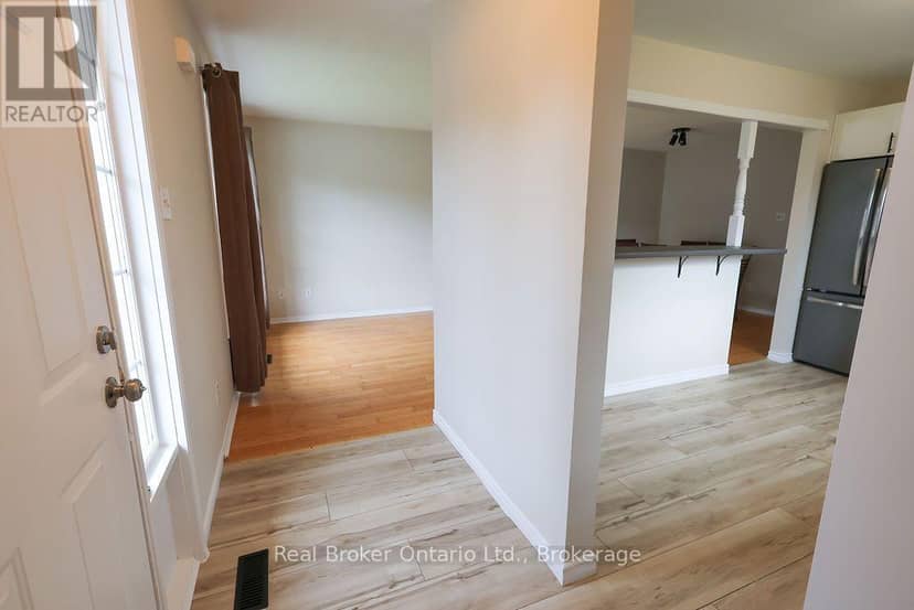 342 Fleming Drive, London East, photo 5