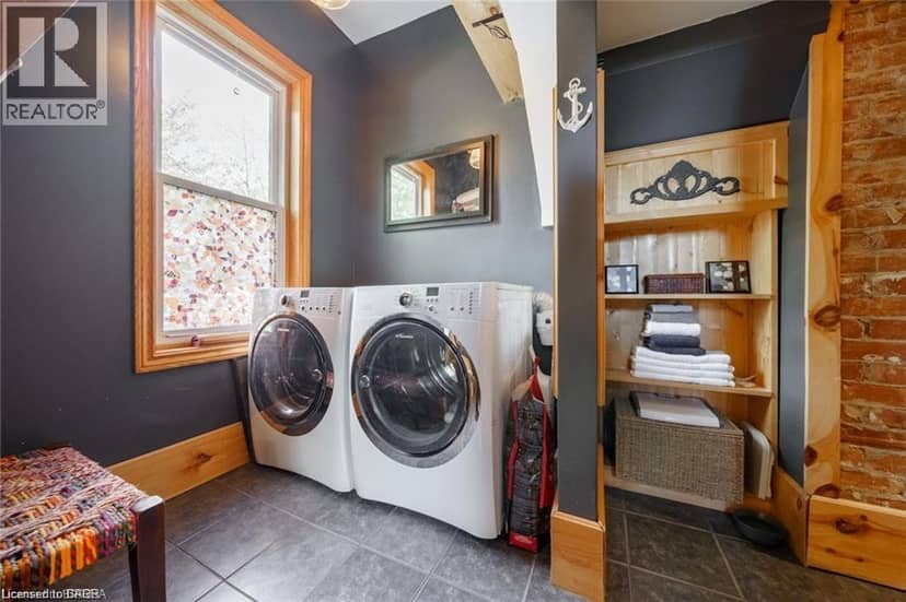284 COLBORNE Street N — photo 21 of 40