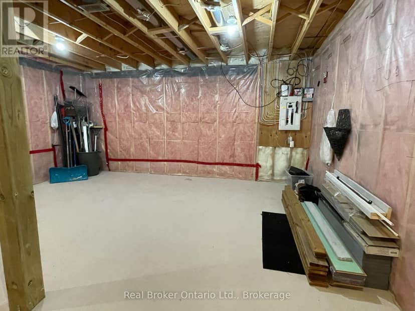 438 Shewfelt Crescent — photo 33 of 40