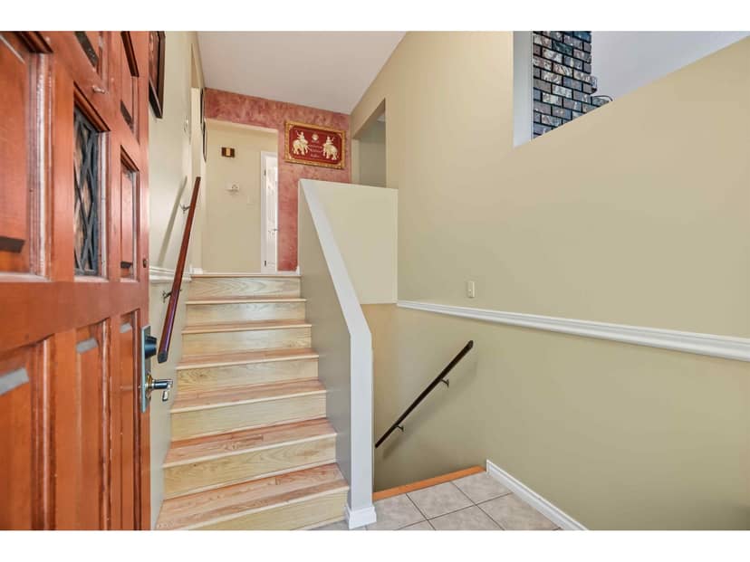 15676 97A AVENUE, Surrey, photo 2