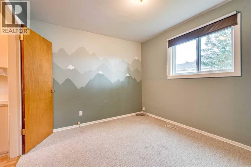 215 2 Avenue NE — photo 15 of 25