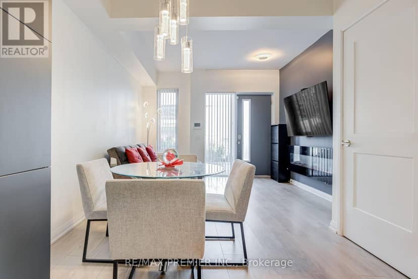 TH 5 - 1010 Portage Parkway, Vaughan, photo 6
