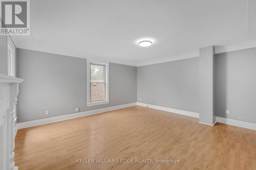 211 Wentworth Street N — photo 11 of 40
