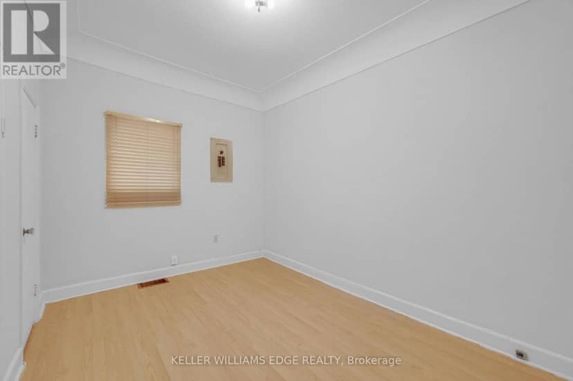 211 Wentworth Street N — photo 34 of 40