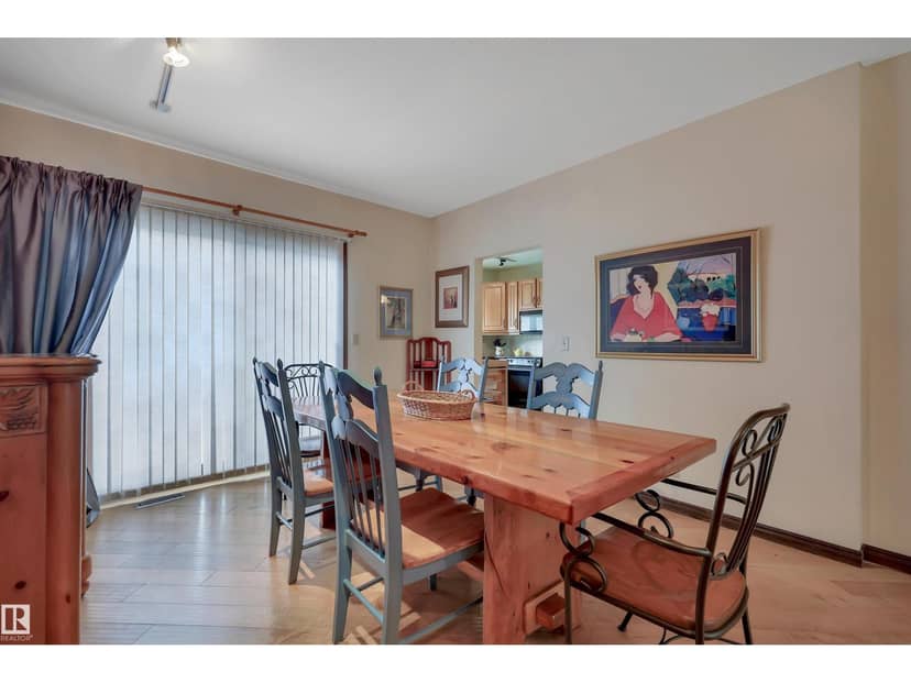 10524 75 AV NW — photo 13 of 40
