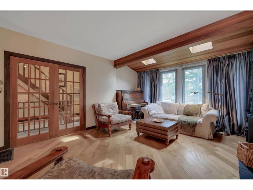 10524 75 AV NW — photo 9 of 40