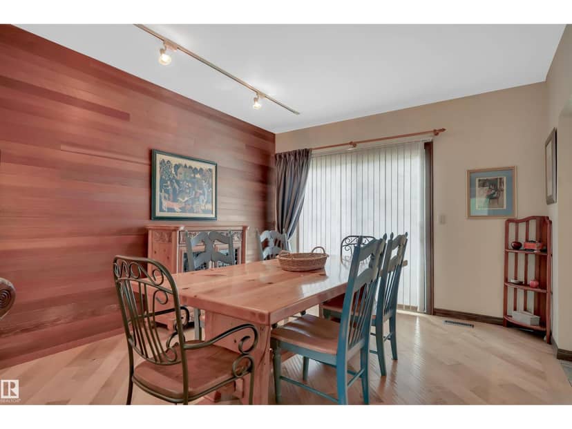 10524 75 AV NW — photo 12 of 40