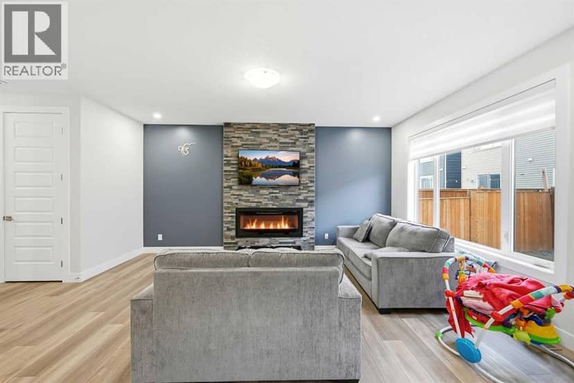 228 Carringham Road NW — photo 10 of 40