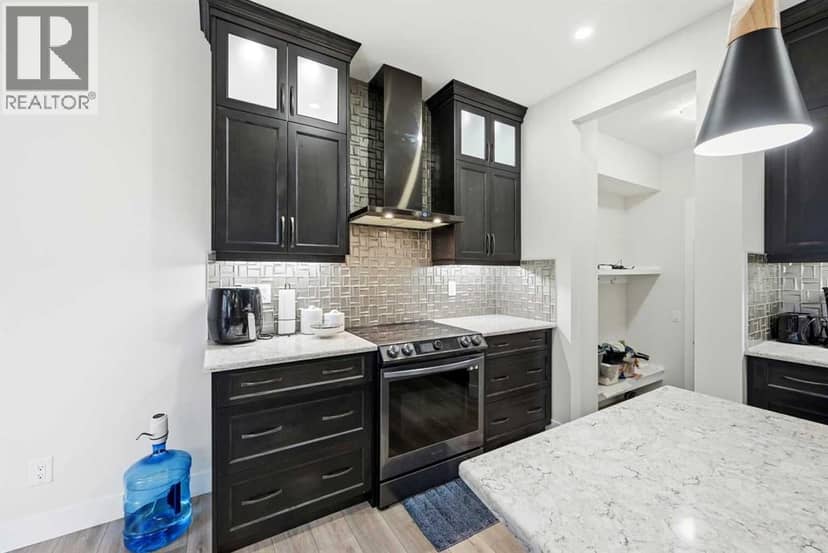 228 Carringham Road NW — photo 16 of 40