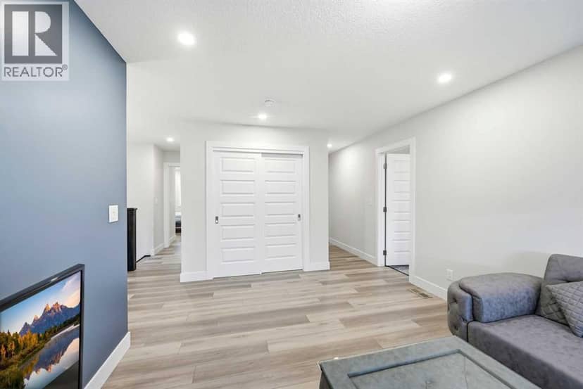 228 Carringham Road NW — photo 26 of 40