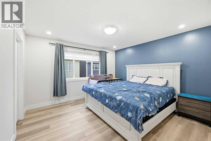 228 Carringham Road NW — photo 36 of 40