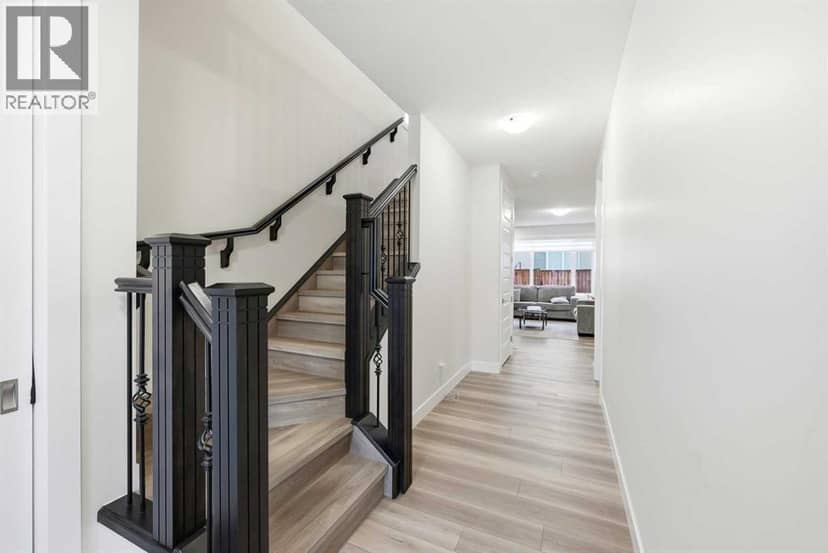 228 Carringham Road NW, Calgary, photo 4