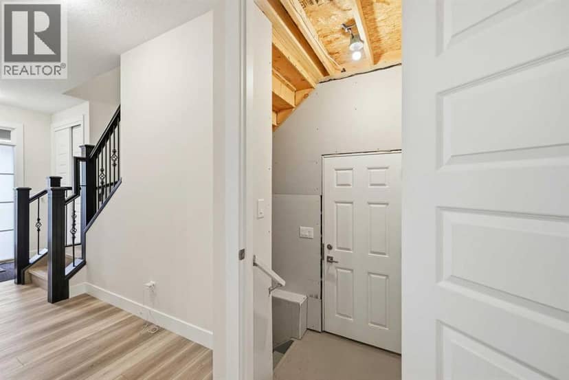 228 Carringham Road NW, Calgary, photo 7