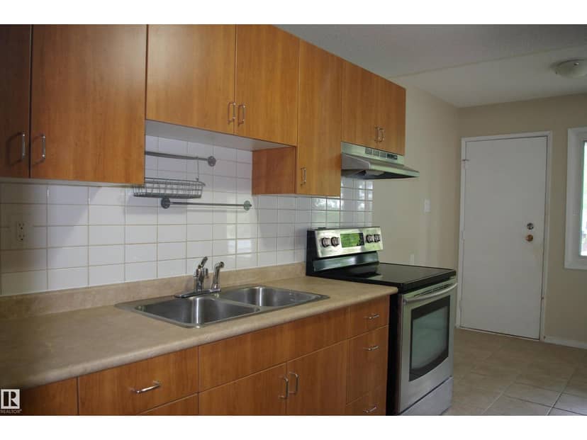 83 Amberly Co NW — photo 9 of 24