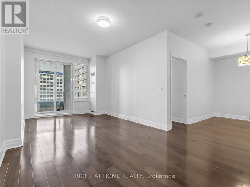 1810 - 35 Balmuto Street — photo 11 of 30